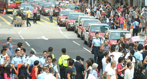 香港市民自发清除占中路障