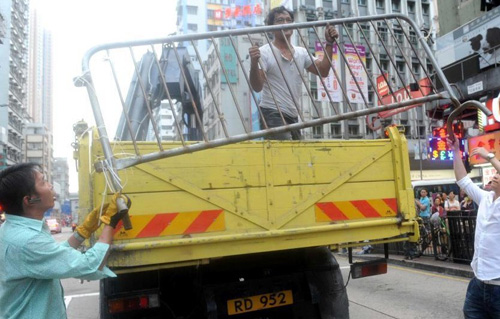 香港市民自发清除占中路障