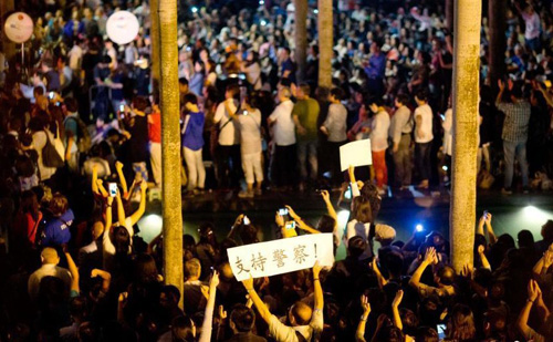 香港多团体举办反“占中”撑警察烛光晚会