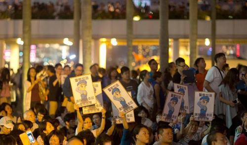 香港多团体举办反“占中”撑警察烛光晚会