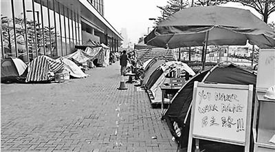 香港激进势力搭上百帐篷随时准备围攻立法会