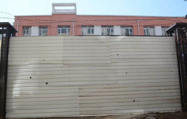 吉林一中学食堂专供老师 学生马路边吃盒饭