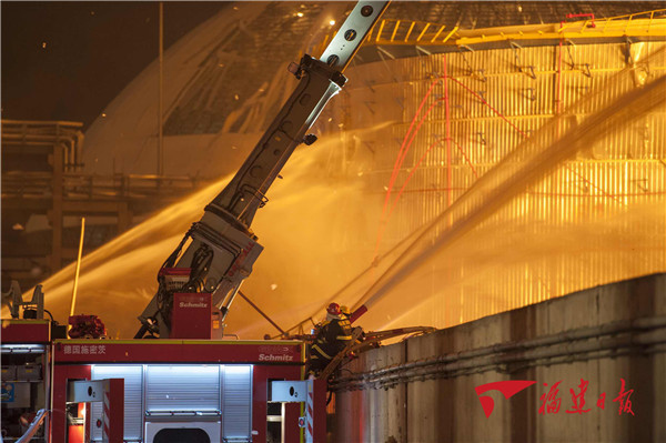 福建古雷PX工厂明火扑灭后今日凌晨复燃