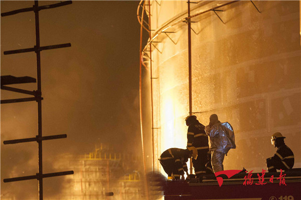 福建古雷PX工厂明火扑灭后今日凌晨复燃