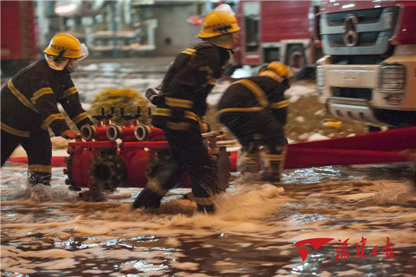 福建古雷PX工厂明火扑灭后今日凌晨复燃
