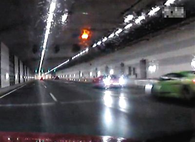 北京豪车相撞2车主被刑拘 车主家长:非官非商