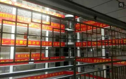 媒体谈中学安装铁栏:就算不被赞扬也不能妖魔化