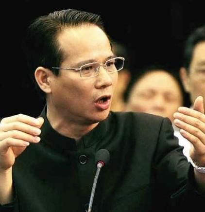 东莞太子辉今日受审 其酒店招百余名女子卖淫