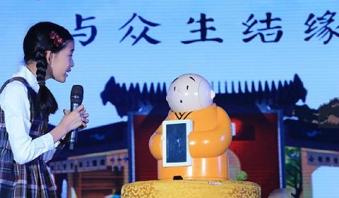 龙泉寺呆萌“机器僧”走红