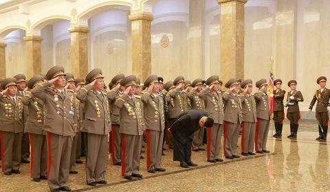 朝鲜：纪念金日成诞辰104周年