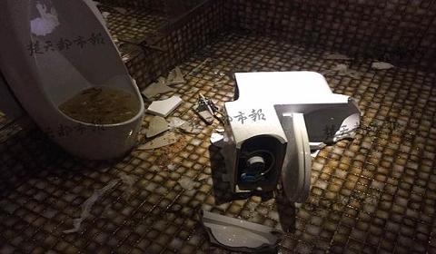 赤壁女子ktv如厕时马桶爆炸 下体受伤大量出血