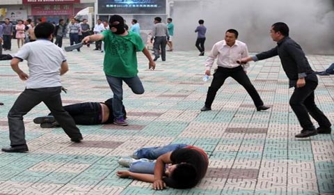 男子下班被人持刀狂追恰好与小偷撞衫险些被误伤