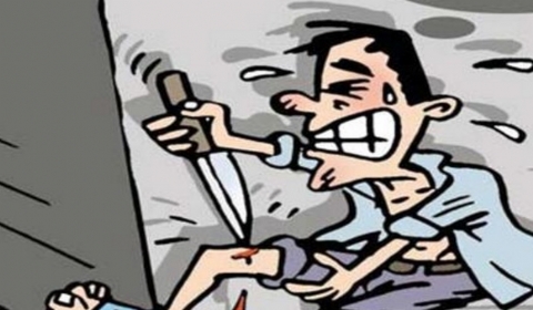 男子为不上班刀插自己大腿自编自导一场抢劫案被拘留