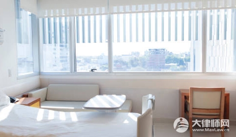 男子被毒蛇咬伤,服用诊所自制解毒丸后死亡会怎么判？