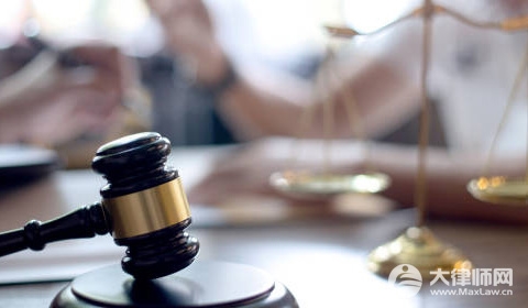 警方通报44岁男子公园搂抱女童,男子被刑拘后可能怎么判？