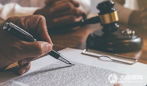 养牛场立项两年多未见一头牛,每天开采数十车矿石倒卖构成犯罪吗？