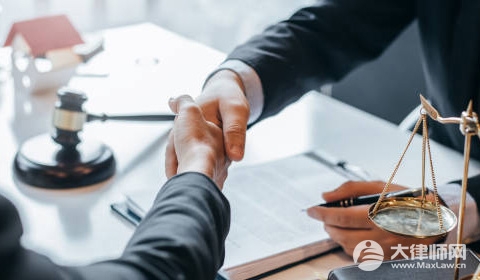 国企董事长以拆谋私获刑17年构成什么罪？