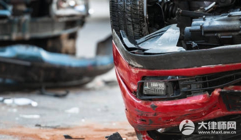 车祸门牙断了一颗怎么赔偿