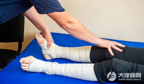 干活腿摔断老板需承担多大责任