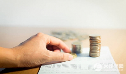 月薪9000交多少税?