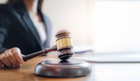 偷拍他人隐私构成刑事犯罪吗?