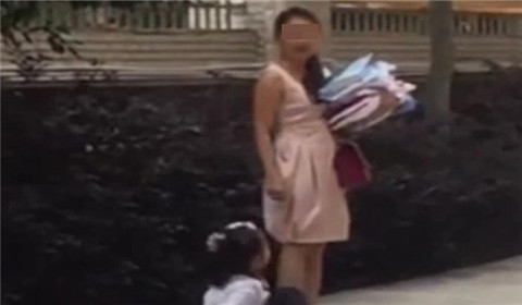 东莞一女老师假装“家长”拽学生头发拖行