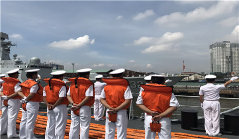 中国海军远航访问编队抵越南访问