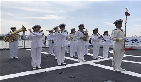 中国海军远航访问编队抵越南访问