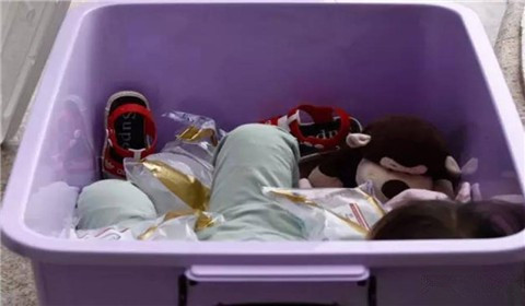 阳台未装玻璃 父母看房时2岁女童坠亡