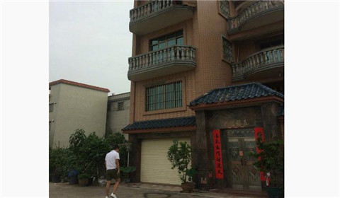 22岁伴娘坠亡 疑因伴郎团推搡所致