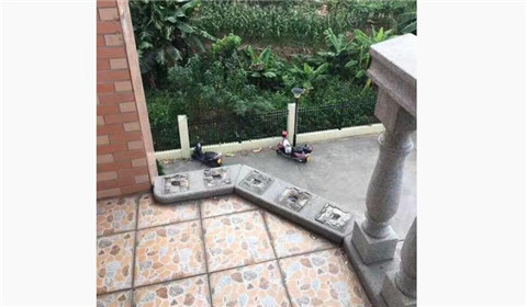 22岁伴娘坠亡 疑因伴郎团推搡所致