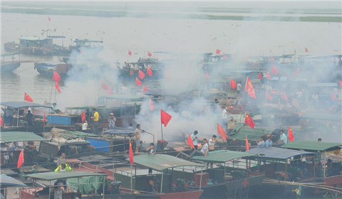 鄱阳湖禁渔结束 400年传承“开港”习俗重现