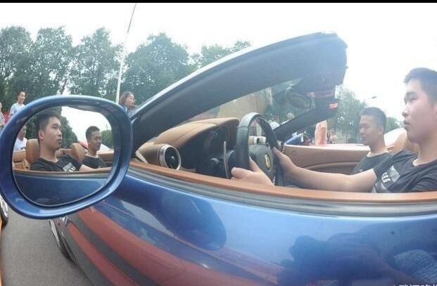 武汉高校迎新出动豪车队：总价值超过1000万竟让学生“拆着玩”