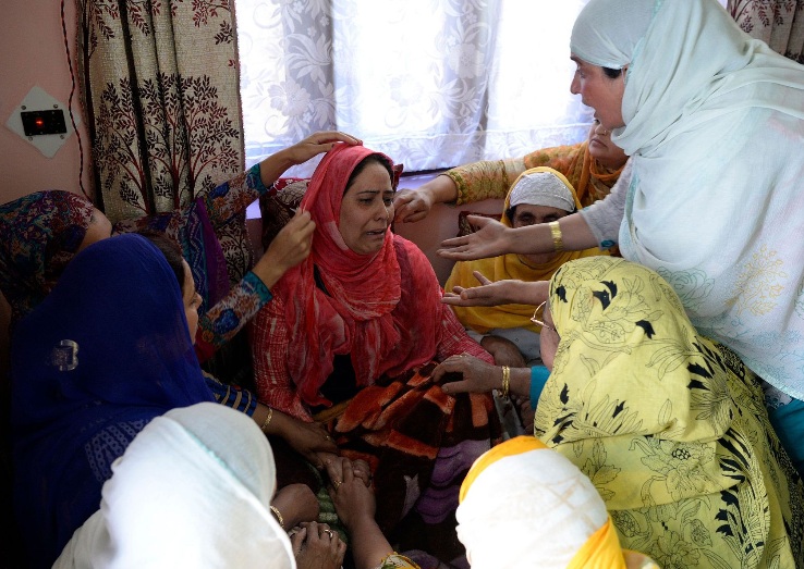 印控克什米尔百名妇女称被偷剪头发引恐慌 