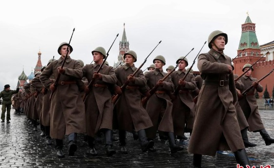  莫斯科红场阅兵彩排 纪念1941年赴前线的苏联士兵