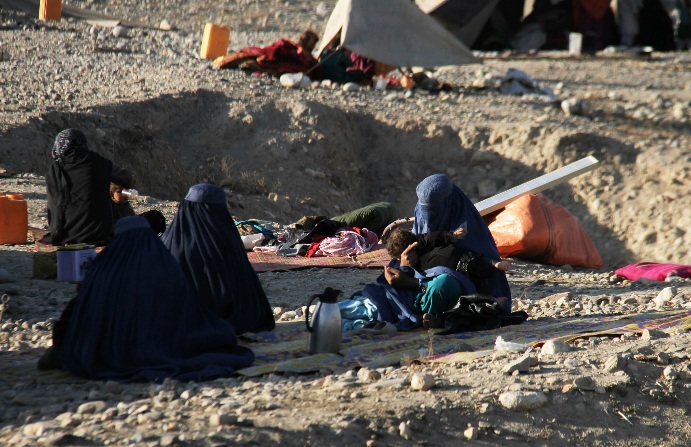 IS与塔利班武装在阿富汗交火 上万家庭被迫逃离（图） 