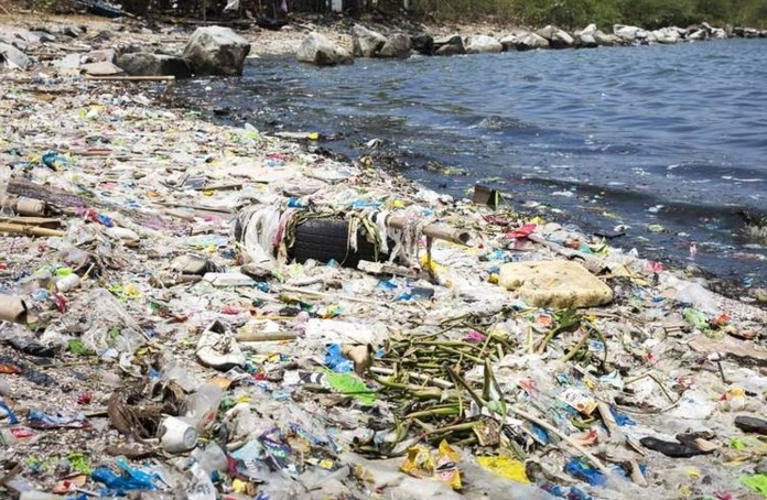 塑料危机席卷全球：每秒三千个塑料瓶被丢弃 侵占和污染着生存环境
