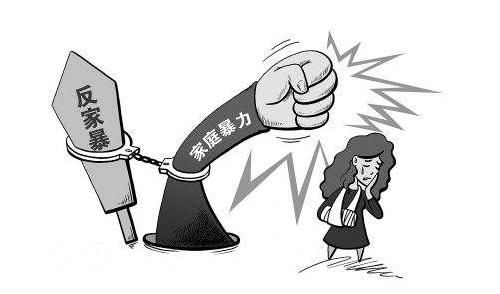 女子当街扇母亲耳光 路人看不下去一脚将其踹倒