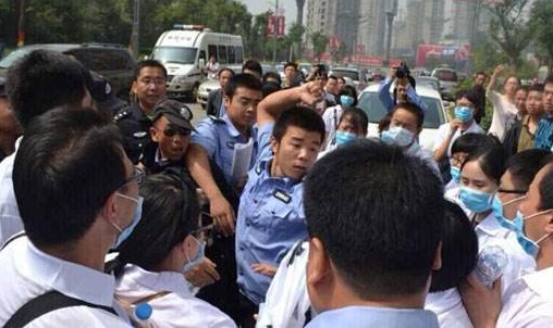 2018年警察打人犯法吗?警察打人怎么投诉?