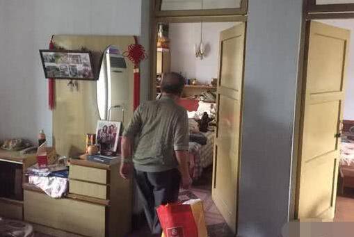 77岁父亲与养女断绝关系 能否起诉要回抚养费和赠与房产？