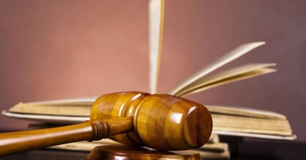 盗窃爆炸物后出卖的行为应如何定性？