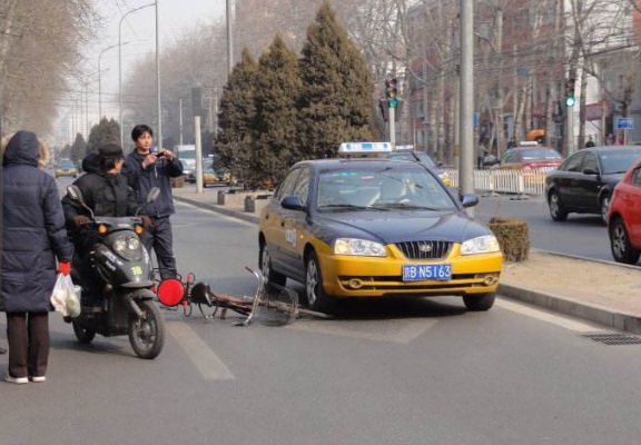 2018年交通事故起诉状怎么写?起诉对方不应诉怎么处理?