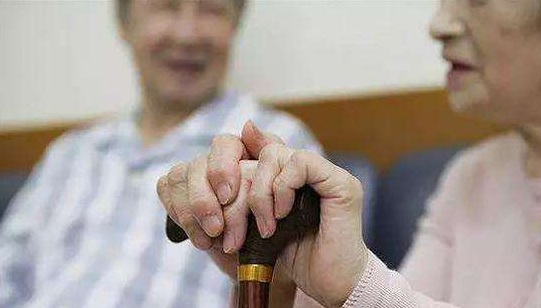 90后担心养老？421家庭模式怎样得到改善？