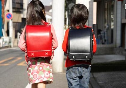 幼儿园老师拍多名男童不雅照 孩子不敢上学！