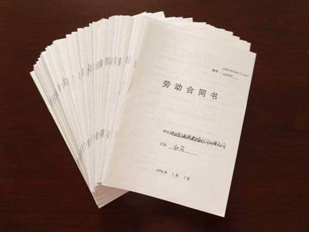 2019年签订劳动合同时要注意哪些事项?公司不发工资条违法吗?