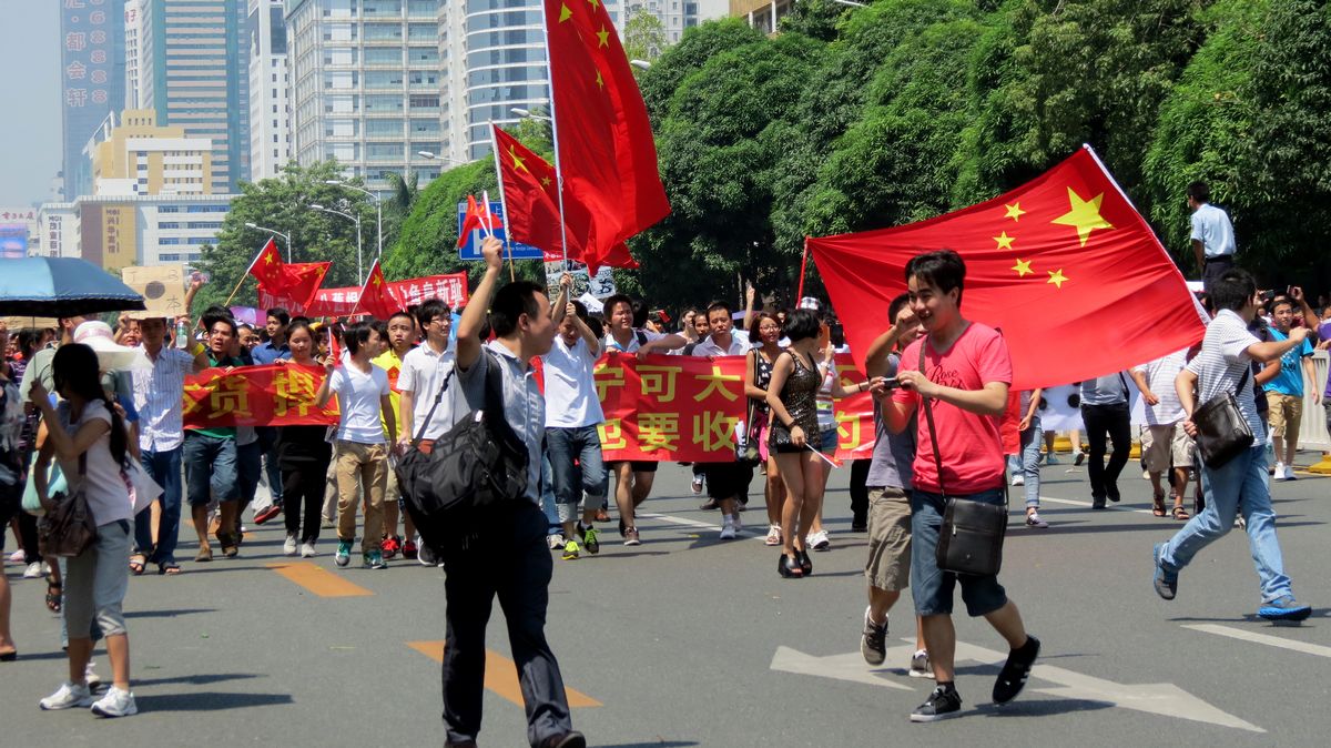 伦敦爆发万人游行 警察应制止的游行示威有哪些情况？