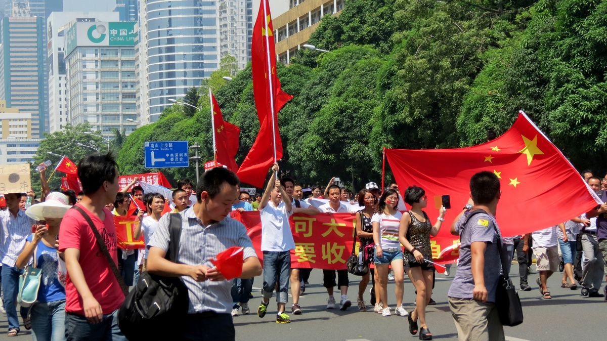 伦敦爆发万人游行 警察应制止的游行示威有哪些情况？