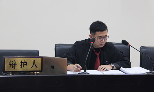 2019年刑事案件请律师要多少钱？刑事案件中律师起到哪些作用？