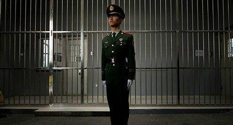 2020年父亲坐牢对子女有什么影响?坐牢哪些情况可以减刑?