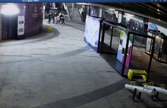 女教练半夜痛哭 打群架犯什么罪？